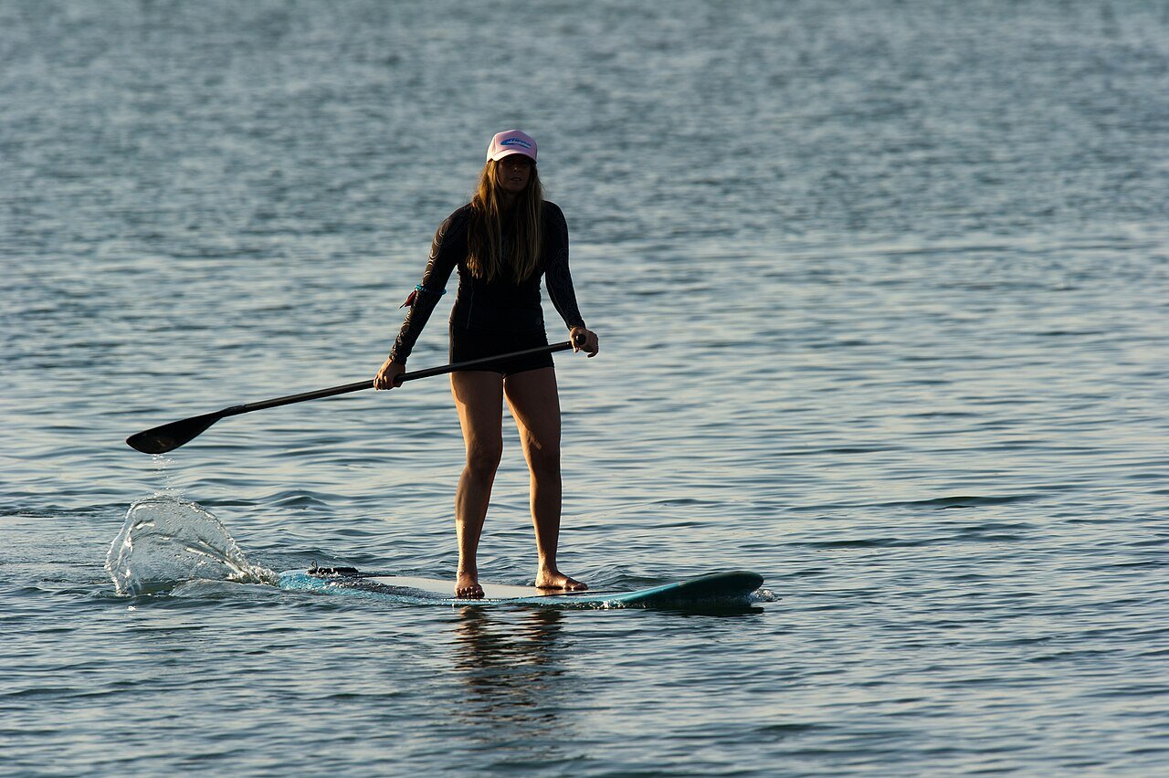 SUP moderno en Long Beach, California.